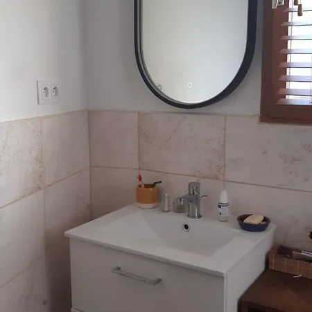 Bed and Breakfast Agreable Dans Maison Avec Un Grand Lit Νιμ