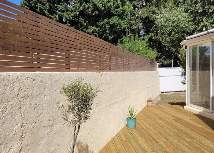 Agreable Dans Maison Avec Un Grand Lit فندق مبيت وإفطار نيم