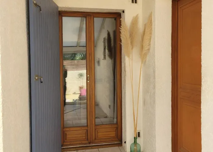 Agreable Dans Maison Avec Un Grand Lit فندق مبيت وإفطار نيم