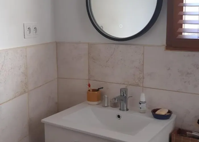 فندق مبيت وإفطار Agreable Dans Maison Avec Un Grand Lit نيم